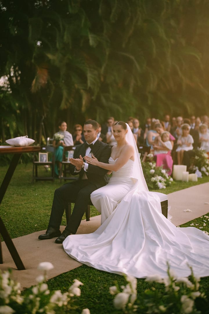 Entre Palmas wedding couple portrait in Costa Rica