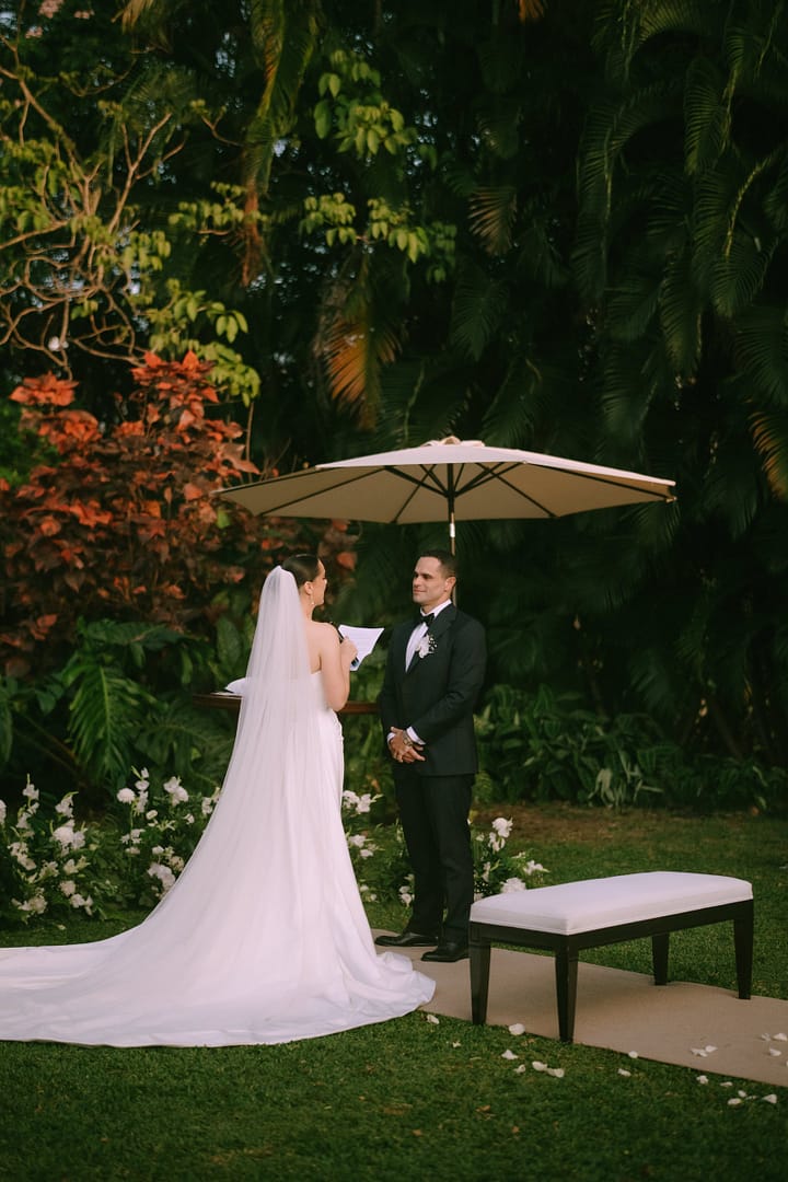 Romantic wedding portrait at Entre Palmas venue